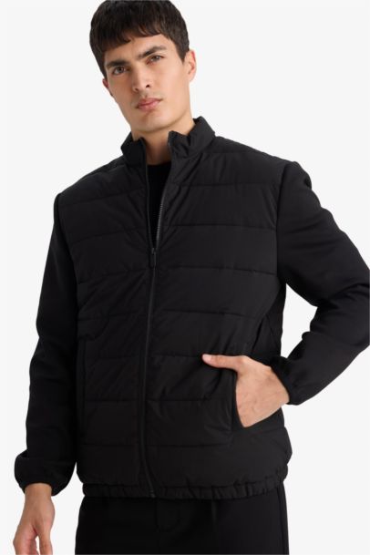 Водонепроницаемая куртка Slim Fit с воротником-стойкой на подкладке резинкой и молнией