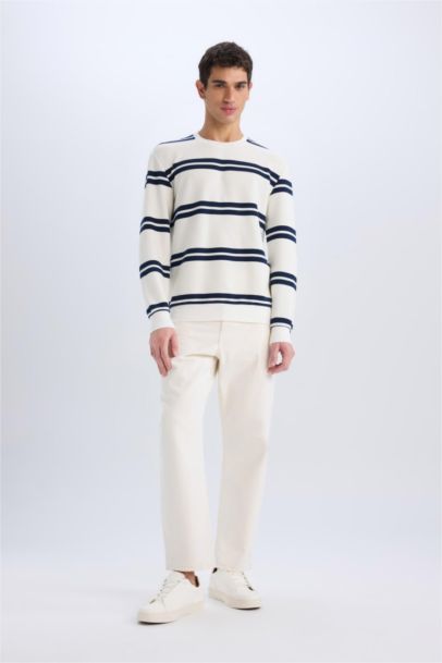 Regular Fit Bisiklet Yaka Dokulu Sweatshirt