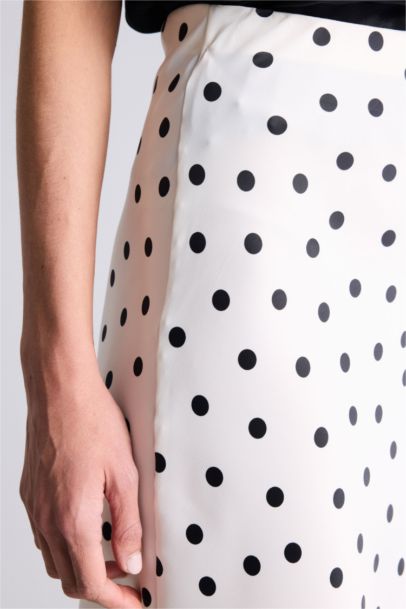 Puantiyeli A Kesim Normal Bel Saten Etek