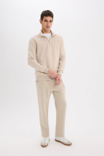 Брюки regular fit с карманами на кулиске