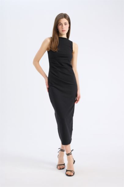 Облегающее платье миди без рукавов, с круглым вырезом, в рубчик