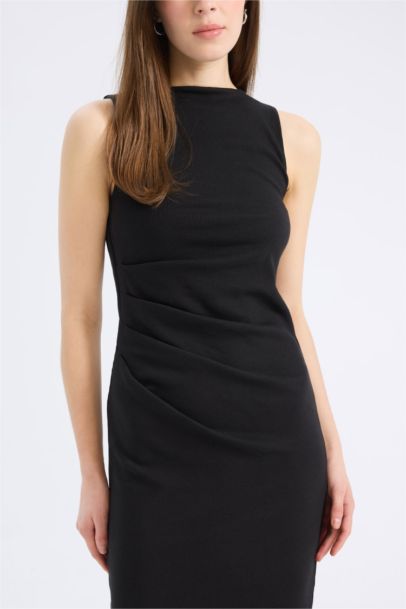 Облегающее платье миди без рукавов, с круглым вырезом, в рубчик