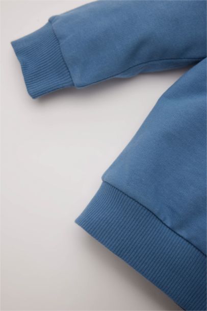 سيت ولادي سويت شيرت وبنطلون بجامة بطبعة شعار- قطعتين