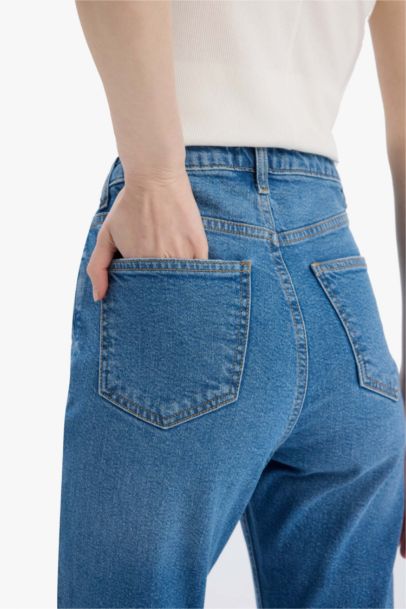 بنطرون جينز برجل عادي