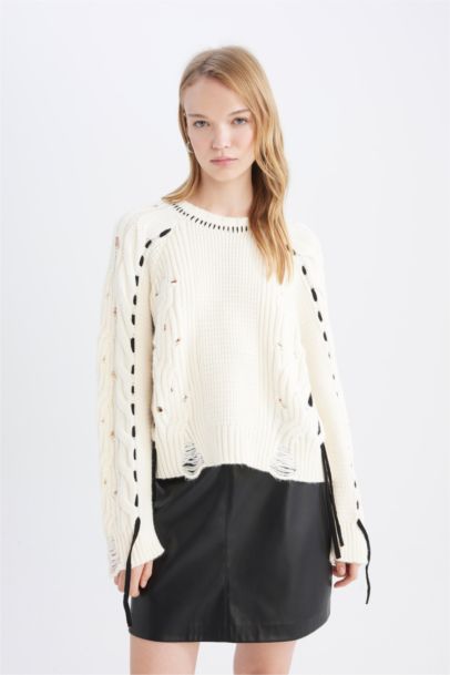 بلوفر تريكو اوفر سايز برقبة مستديرة