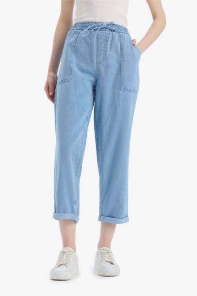 Jean taille haute jambes droites Coupe carotte