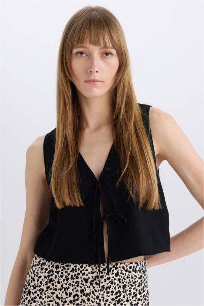 Crop V-Neck Sleeveless Blouse