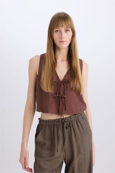 Crop V-Neck Sleeveless Blouse