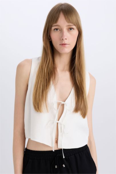 Crop V-Neck Sleeveless Blouse