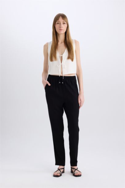 Crop V-Neck Sleeveless Blouse