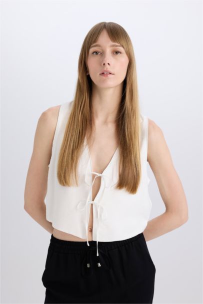 Crop V-Neck Sleeveless Blouse