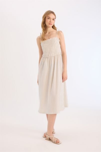 Robe mi-longue rayée à bretelles