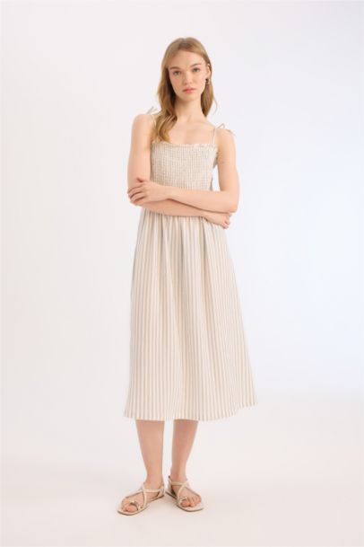 Robe mi-longue rayée à bretelles