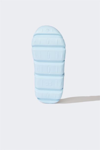 صندل ولادي بكعب مسطح