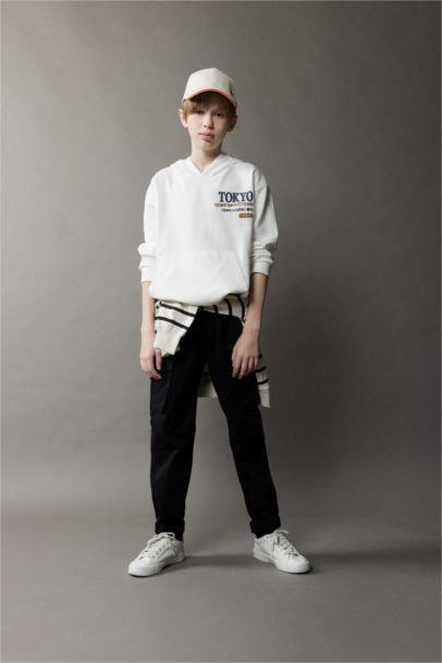 سويت شيرت ولادي اوفر سايز بغطاء للرأس وطبعة من الخلف