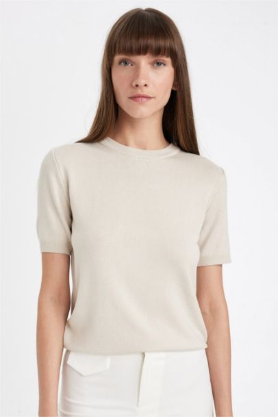 بلوفر قصة عادية برقبة مستديرة