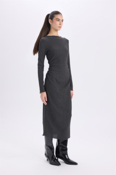 Платье миди с длинным рукавом с воротником