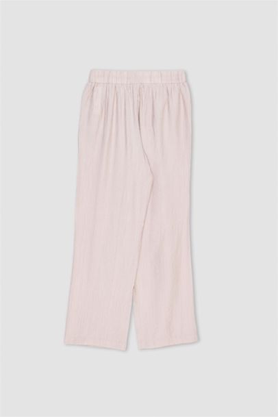 Брюки Straight Fit с детализированными карманами и стандартными штанинами из ткани кринкл