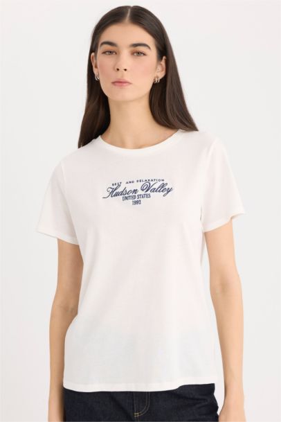 تيشيرت نص ردن بطبعة شعار قصة عادية بياخة مستديرة