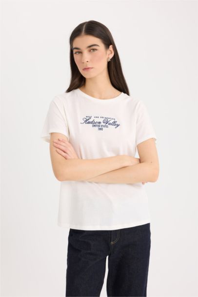 تيشيرت نص ردن بطبعة شعار قصة عادية بياخة مستديرة