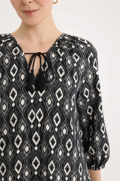 Robe Tissée À Manches Longues Col En V