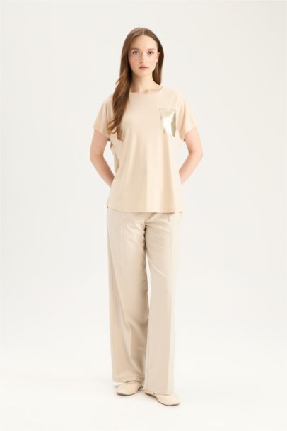 تي شيرت نص كم بياقة مستديرة