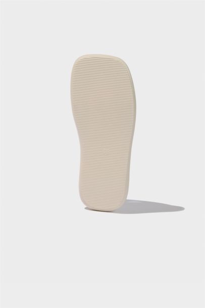 شبشب جلد صناعي بكعب مسطح