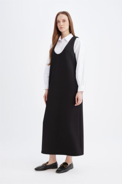 فستان قماش سكوبا قصة مريحة برقبة مستديرة