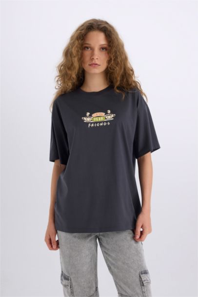 تيشيرت اوفر سايز بياخة مستديرة بطبعة خلف من فرندز