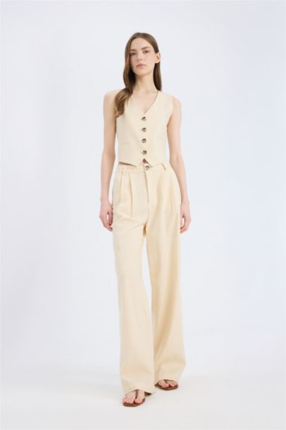 Жилет из смесового льна с V-образным вырезом