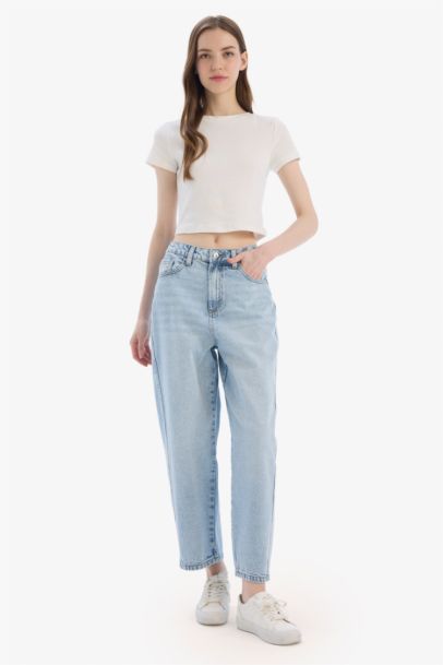 Jean taille haute à longueur cheville Coupe carotte