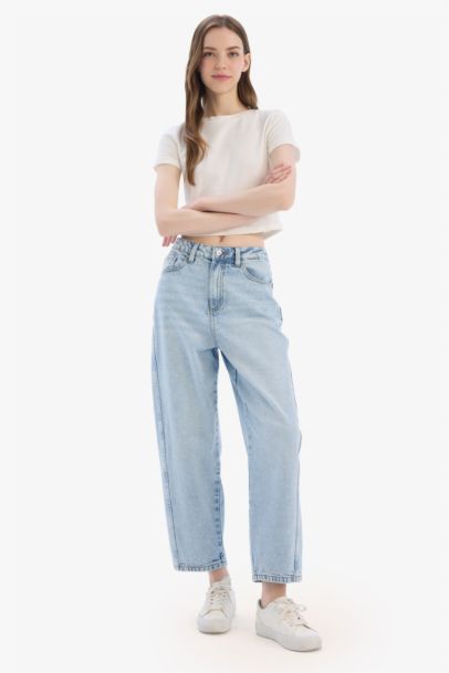 Jean taille haute à longueur cheville Coupe carotte