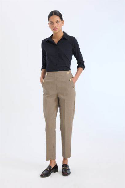 بنطرون كاروت فيت برجل عادي بجيب وخصر عالي