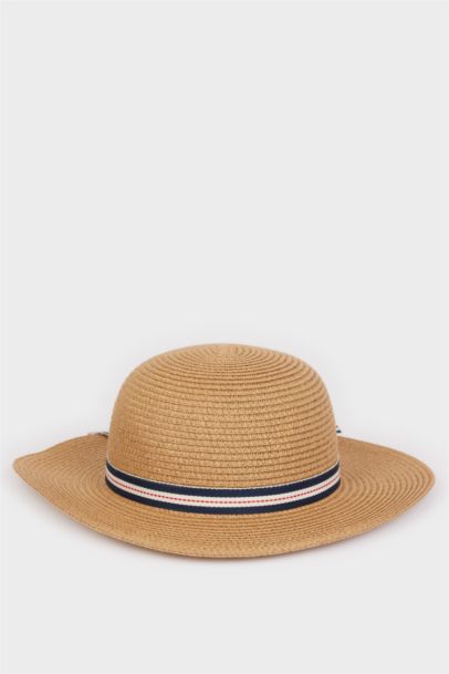 قبعة قش نسائي