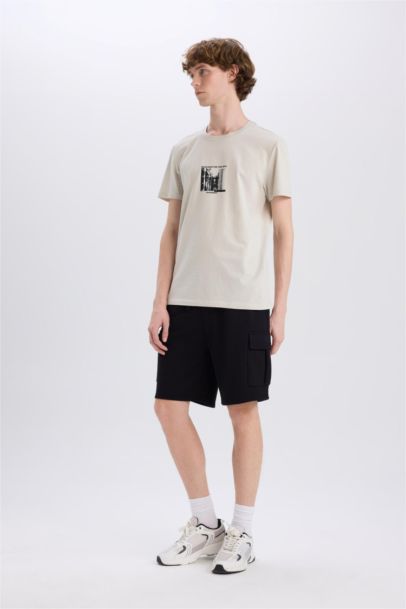 شورت كارجو قصة عادية بجيوب بخصر مطاطي