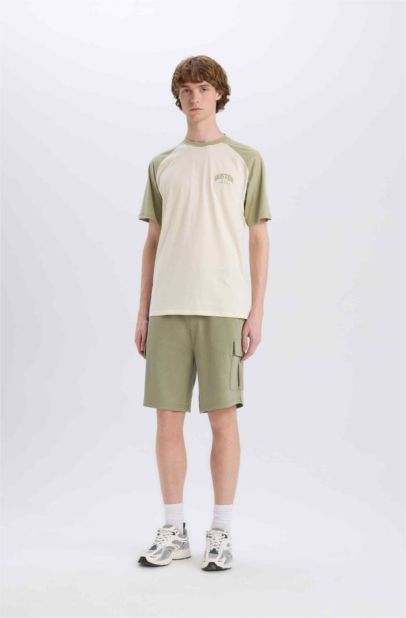 Regular Fit Tied Waist Cargo Shorts