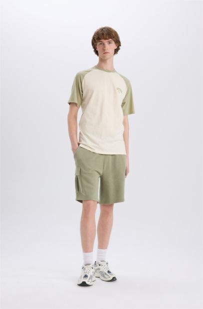 Regular Fit Tied Waist Cargo Shorts