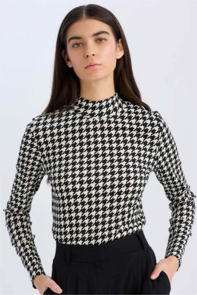 تي شيرت كم طويل القماش المنسوج بنمط المخل سليم فيت بياقة عالية