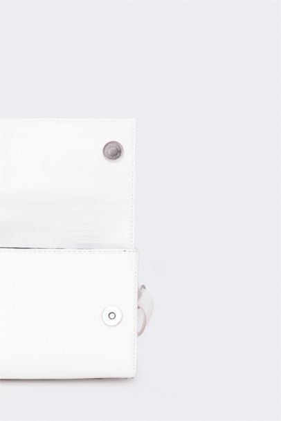 شنطة كتف حريمي جلد صناعي بمشبكين