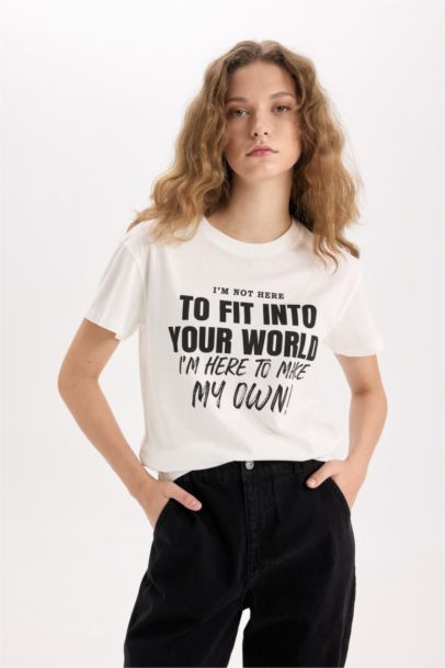 تيشيرت نص كم قصة عادية برقبة مستديرة