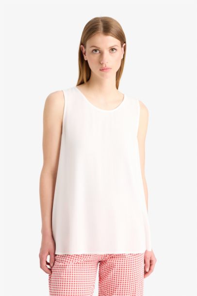 Fall in Love Round Neck White Beach Top