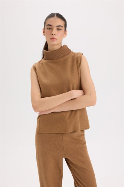 فانيلة قصة عادية بياخة مدورة