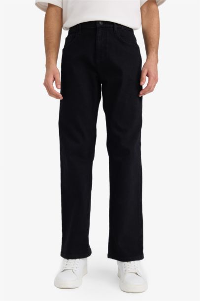 بنطلون جينز كومفورت فيت برجل عادية وخصر عالي