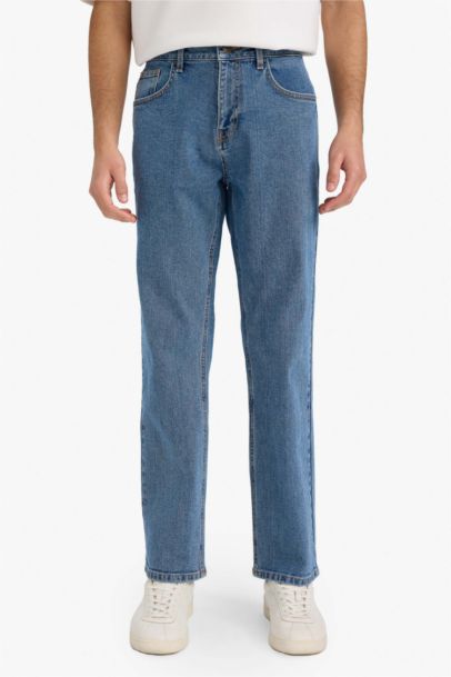 بنطلون جينز كومفورت فيت برجل واسع وخصر عالي