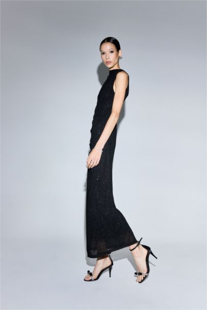 Fitted Embroidered Velvet Sleeveless Maxi Dress