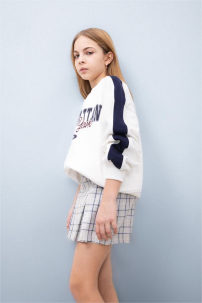 Girl Oversize Fit Crew Neck Slogan Printed Sweatshirt