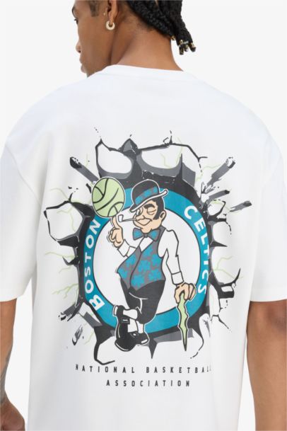 تيشيرت اوفر سايز برقبة مستديرة من بوسطن سيلتكس من DeFactoFit