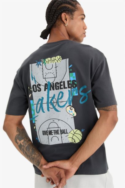 NBA Los Angeles Lakers Boxy Fit Bisiklet Yaka Sırt Baskılı Kısa Kollu Tişört