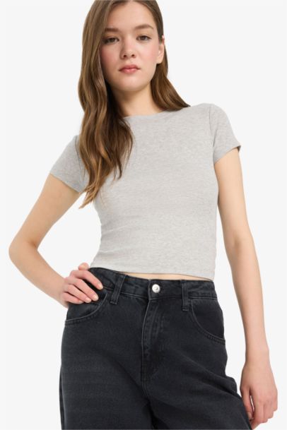T-shirt slim côtelé à col rond et manches courtes