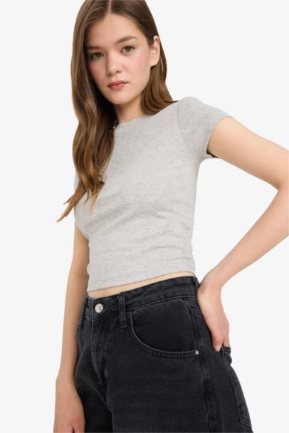 T-shirt slim côtelé à col rond et manches courtes